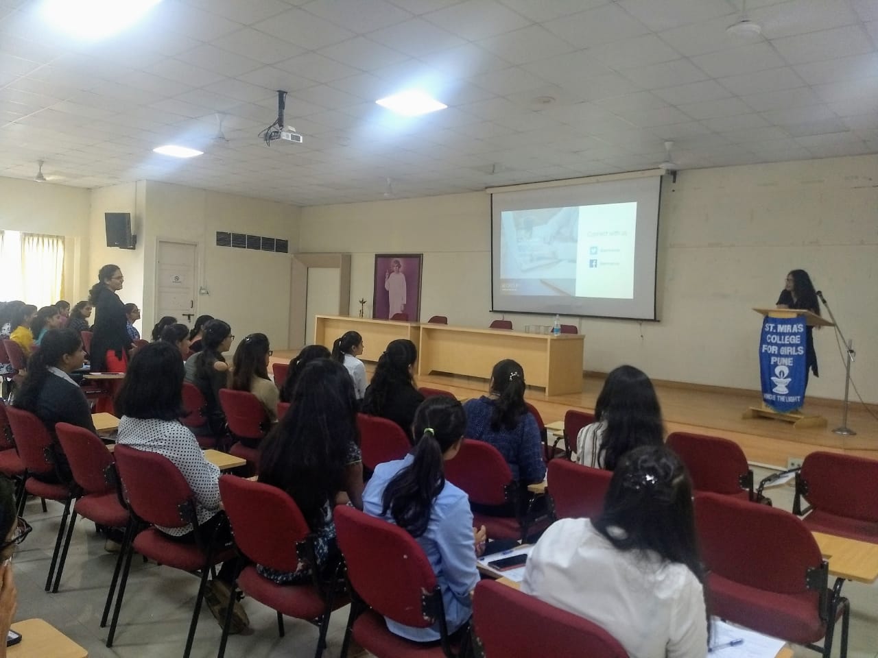 Miss Pooja of GoMo Group conducting orientation for the candidates