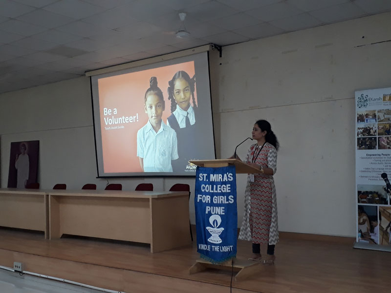 Ms. Bhavana Diwedi from Akanksha Foundation - Orienting Students about Volunteering (2018-19)