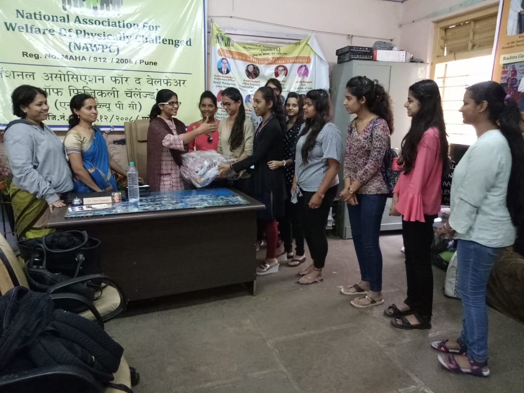 NSS volunteers donating bedsheets