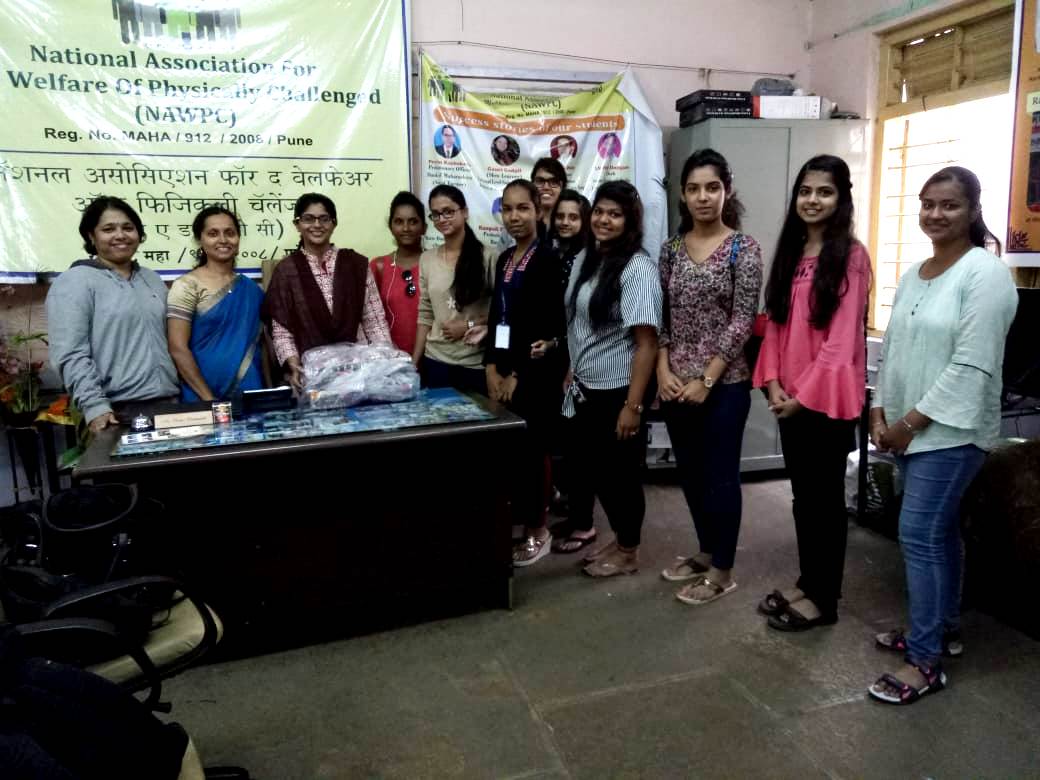 NSS Vounteers with Mrs. Deshmukh